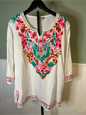 Wayan Natural Wear White Embroidered Tunic w/Pink & Teal Floral Motif. One Size